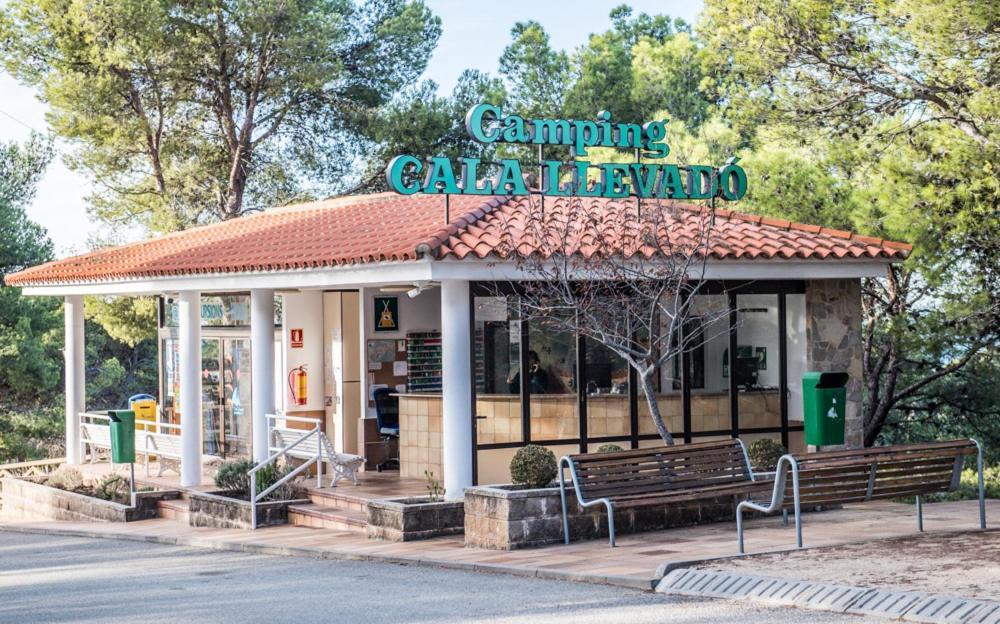 Camping Sunissim Cala Llevado 4* by Locatour Hotel Tossa de Mar Esterno foto