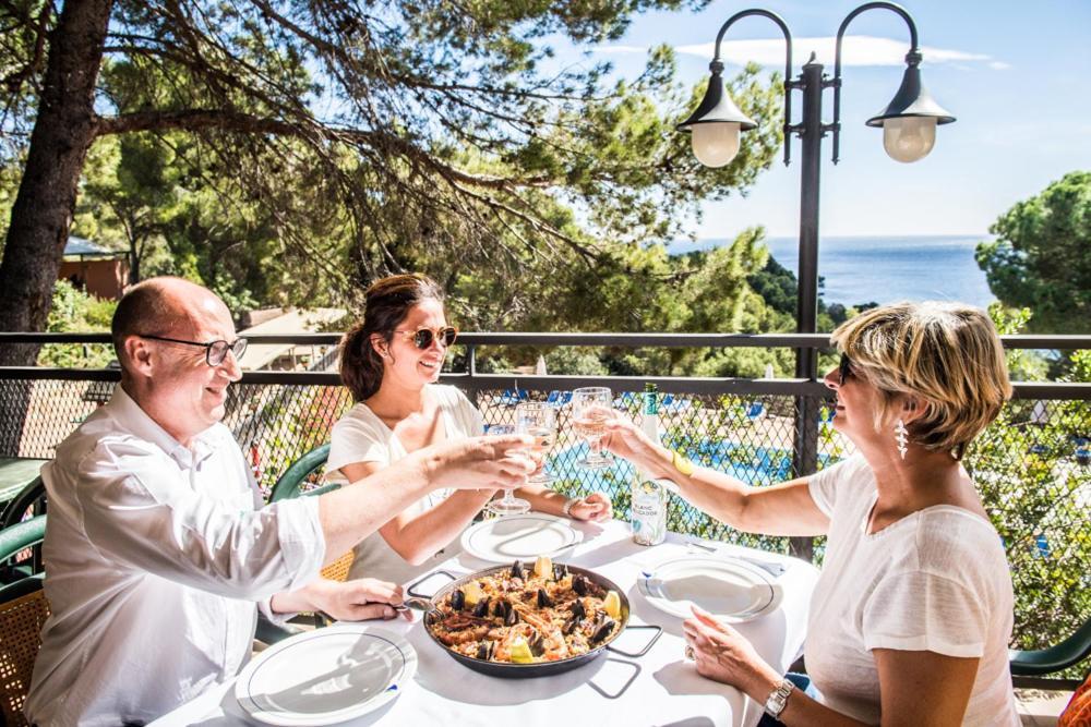 Camping Sunissim Cala Llevado 4* by Locatour Hotel Tossa de Mar Esterno foto